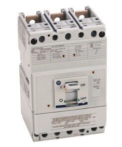 Three-pole molded case circuit breaker with a central switch in the OFF position